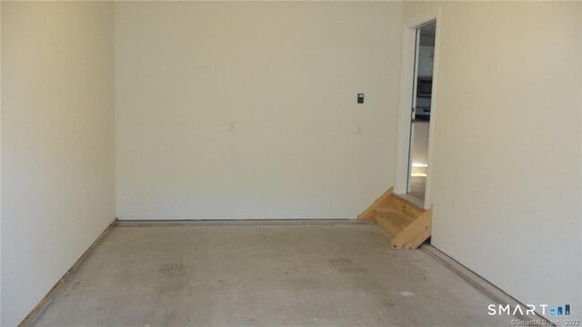 Building Photo - 33 Maple Ave