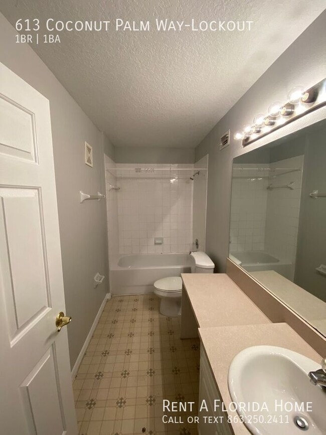Building Photo - 613 Coconut Palm Way