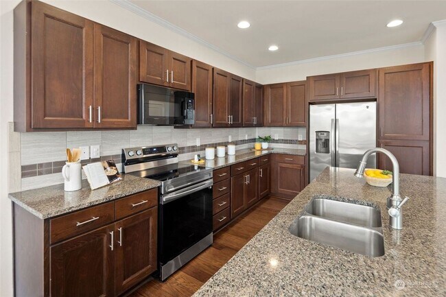 Building Photo - Immaculate Home in the Heart of High Point...