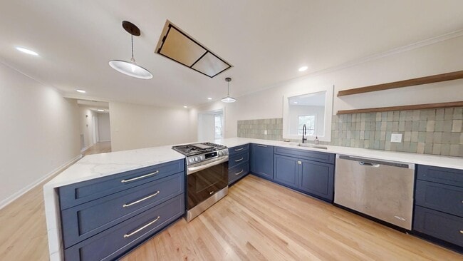 Building Photo - Cute one level home inside the Loop