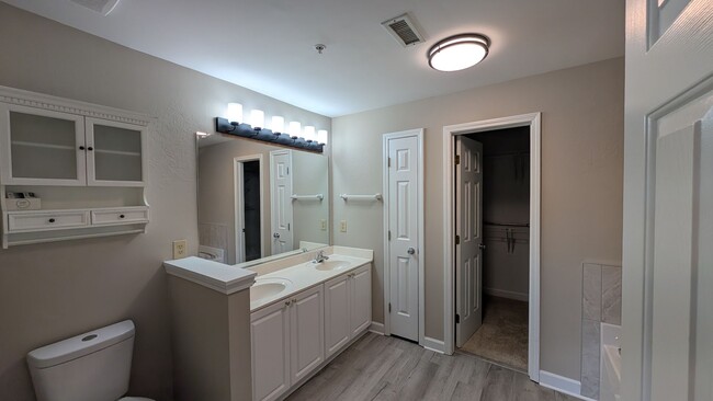 Building Photo - Three Bedroom Waterfront Condo Mooresville