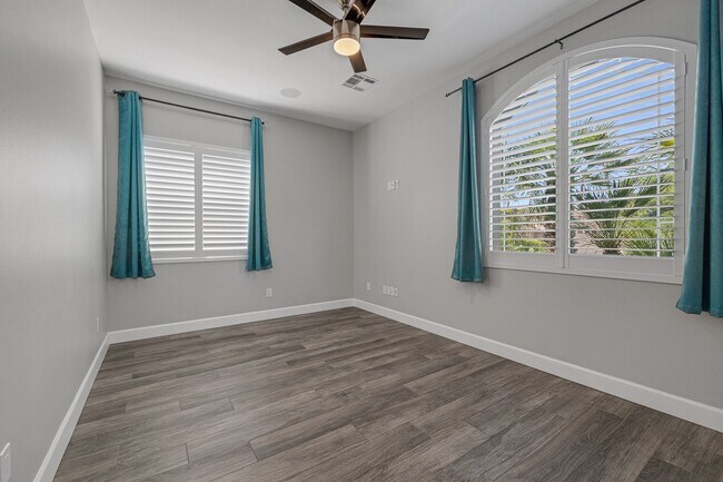 Building Photo - Executive Luxury Living with Unmatched Cit...