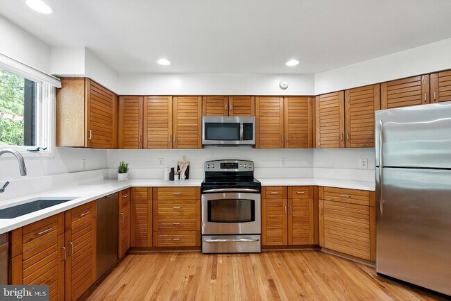 Building Photo - 10849 Whiterim Dr