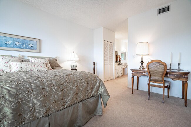 Building Photo - 5000 N Ocean Blvd