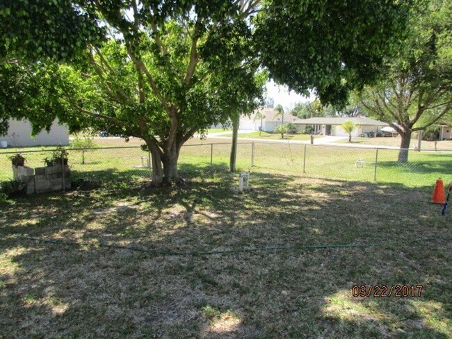 Building Photo - Single Family SW area Home with a Fenced Yard