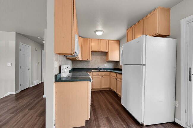 Building Photo - $1,850, 4 bed, 2 bath, located on Colorado...