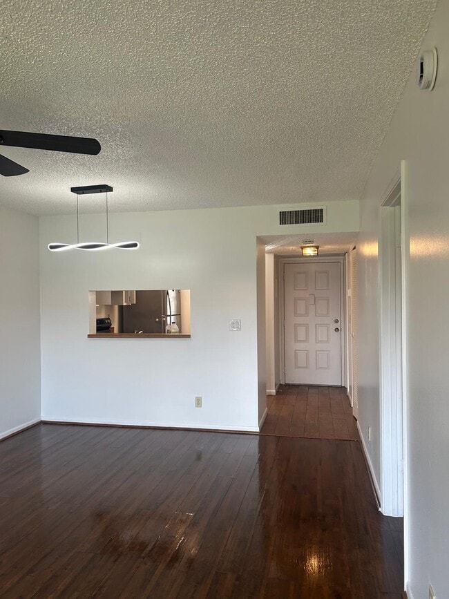 Building Photo - 8830-8830 Royal Palm Blvd