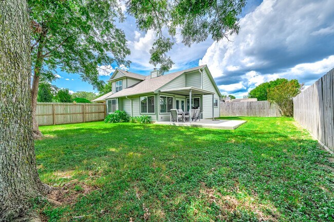 Building Photo - 20502 Cocoplum Dr