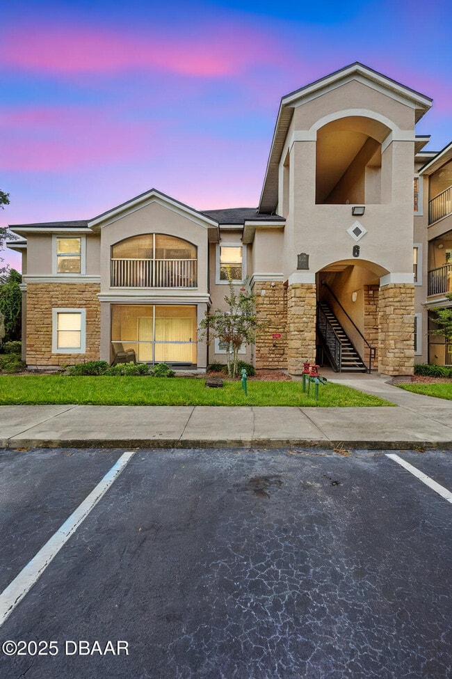 Building Photo - 940 Village Trail