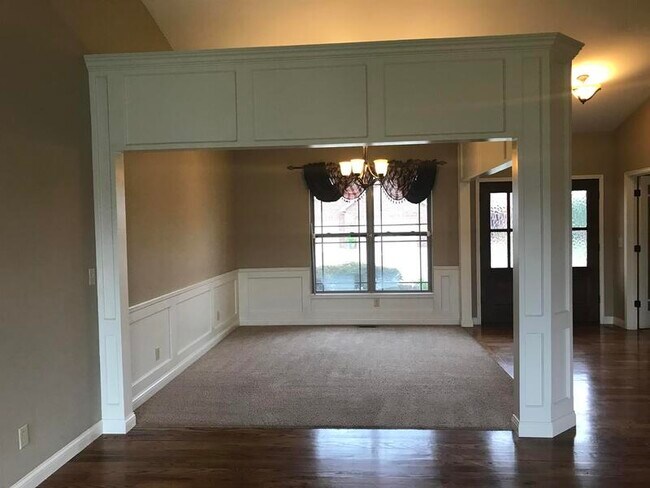 Building Photo - 8425 Treybrooke Pl