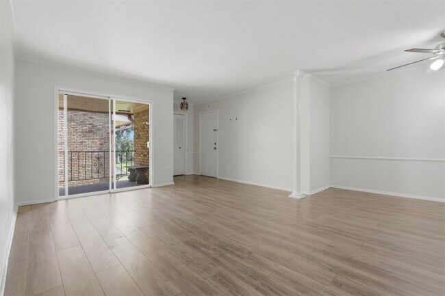 Building Photo - 7600 Burgoyne Rd