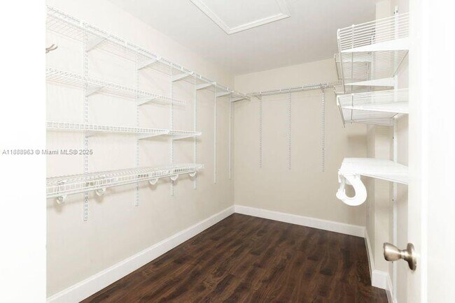 Building Photo - 10766 Crescendo Cir