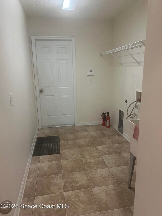 Building Photo - 241 Paquita Cir