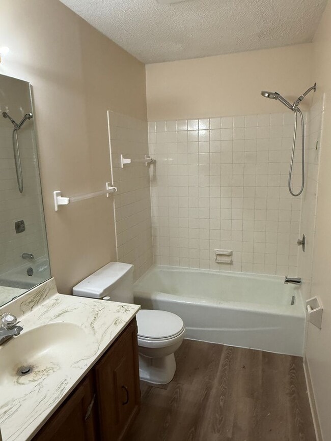 Building Photo - Two Bedroom Apartment in Rochester MN