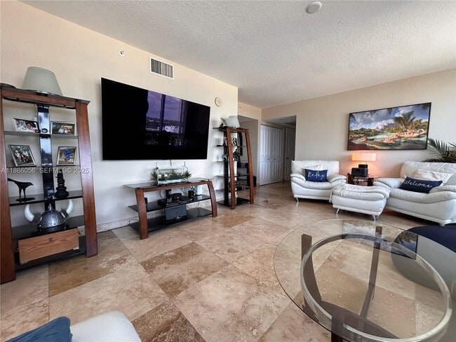 Building Photo - 610 W Las Olas Blvd