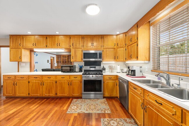 Building Photo - 2222 W University Ave