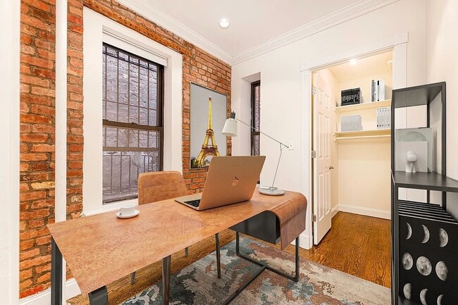 Building Photo - 610 East 9th Street