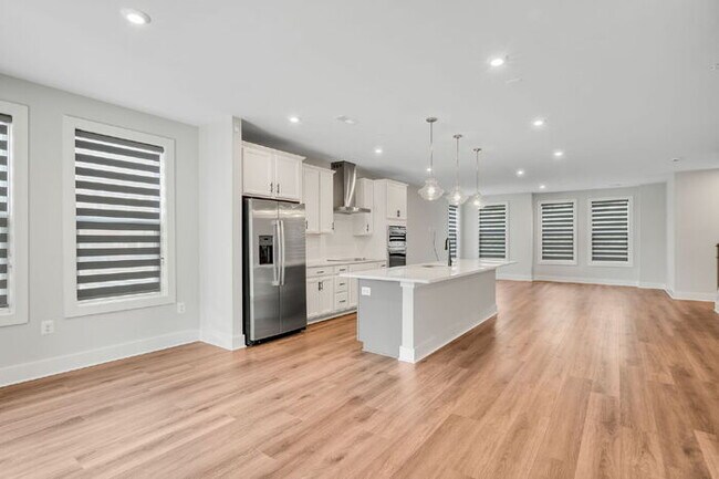 Building Photo - For Rent: Spacious 3-Bedroom Condo in the Heart of Richmond