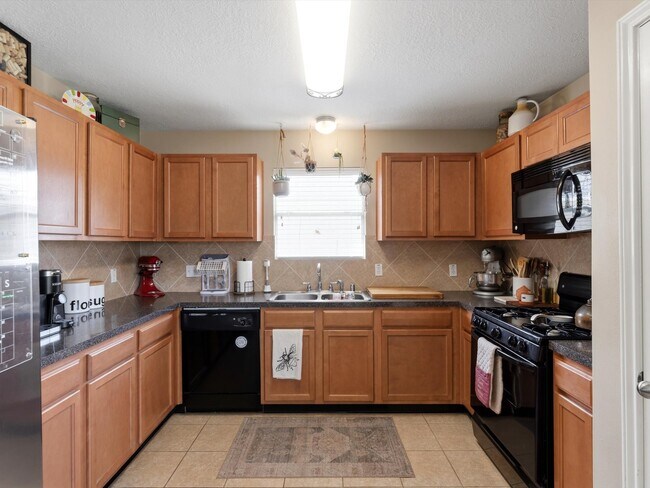 Building Photo - 15811 Sarasam Creek Ct