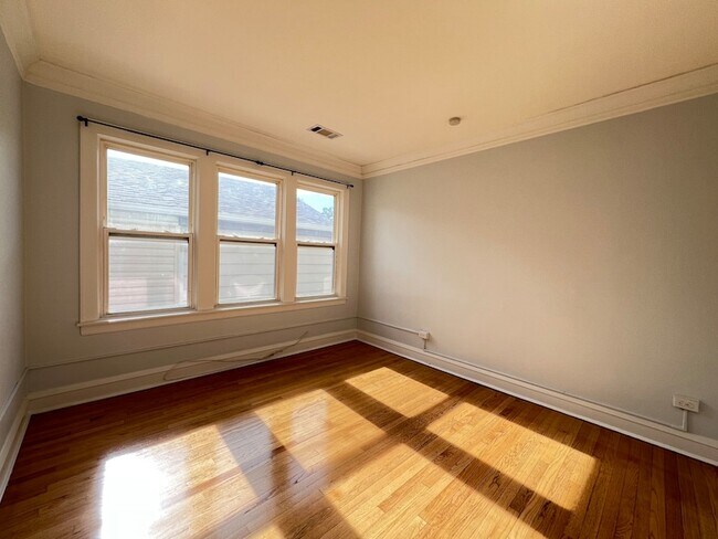 Building Photo - 6424 S Talman Ave