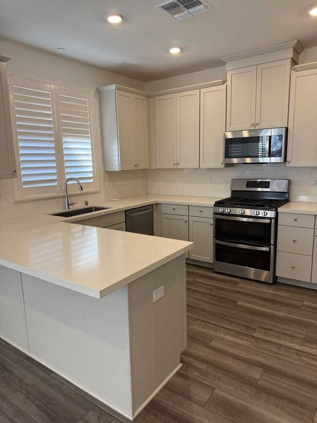 Building Photo - Beautiful home in Northlake!