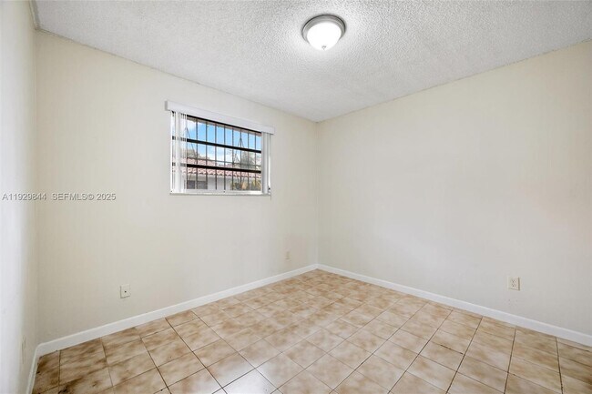 Building Photo - 1413 SW 19th St