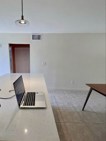 Building Photo - 1615 West Ave