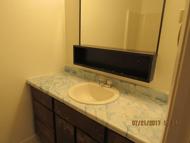 Building Photo - Duplex in Rifle!