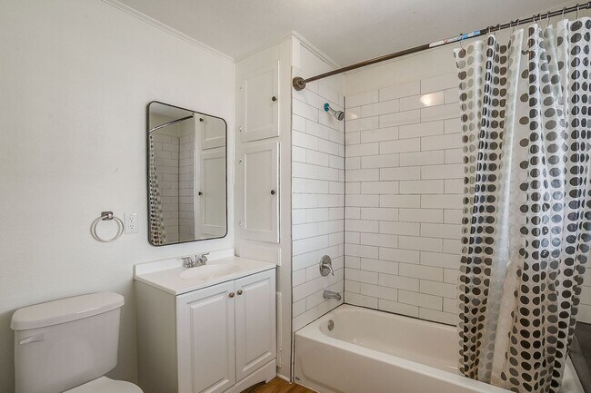 Building Photo - Large Newly Remodeled Home in Historic Fairmont- 4 Bedroom, 2 Bath- 76104