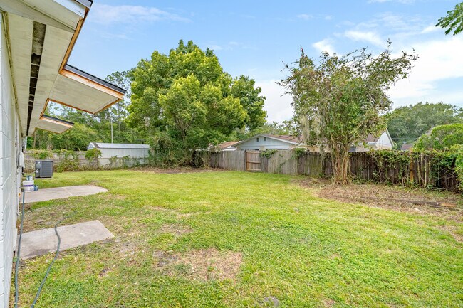 Building Photo - 7218 Zapata Dr