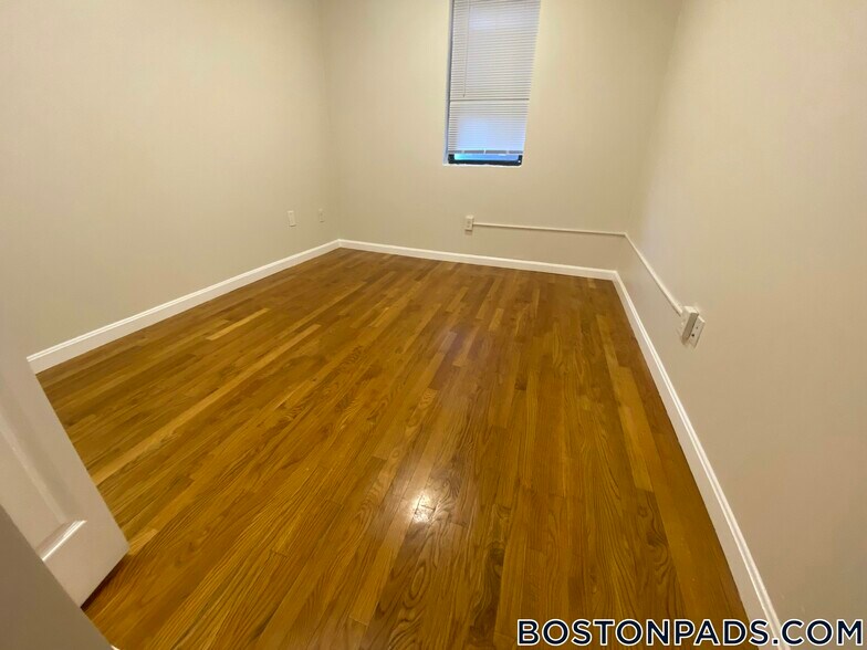 Building Photo - 22 High St