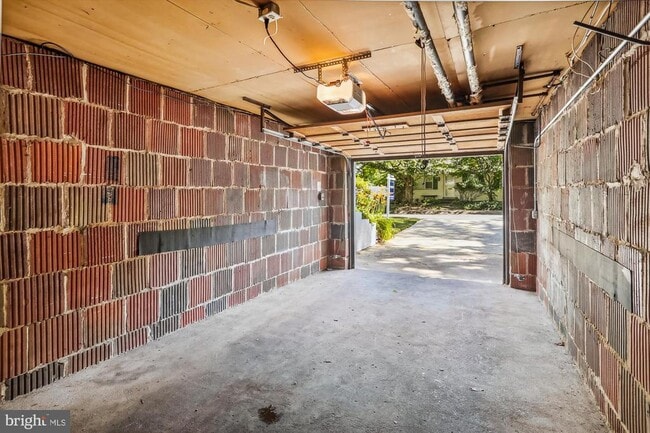 Building Photo - 8901 Montgomery Ave