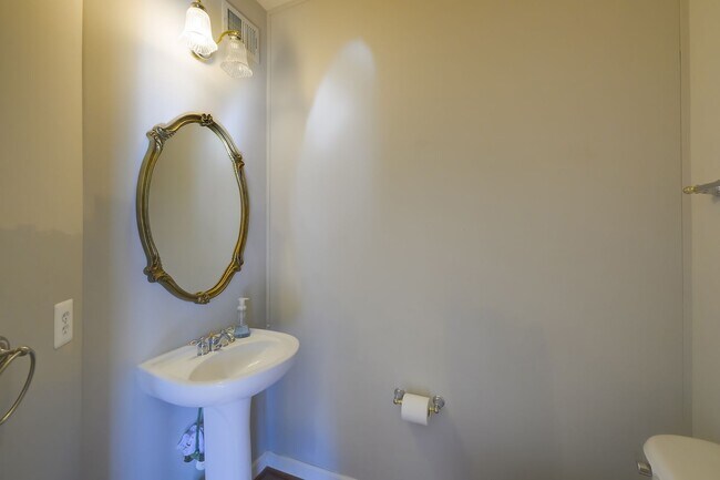 Building Photo - Luxury Living in the Villages of Urbana