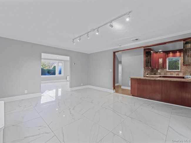 Building Photo - 14 Nirvana Ave