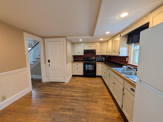 Building Photo - 30 Pleasant St