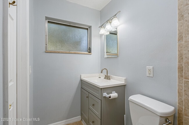 Building Photo - 460 Carissa Dr