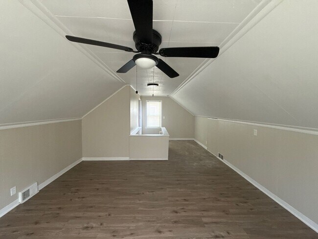 Building Photo - Renovated 3-Bedroom Home – We Welcome Sect...