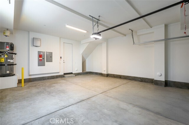 Building Photo - 609 S Lyon St