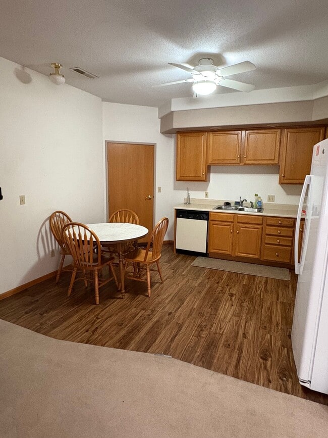 Building Photo - 1104 E 15th St