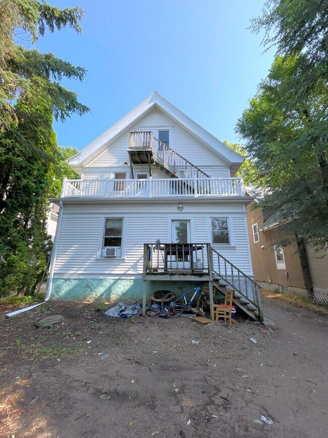 Building Photo - 1333 Mound St