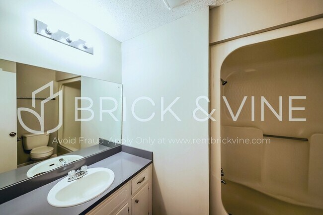 Building Photo - 3155 Sleepy Hollow Dr