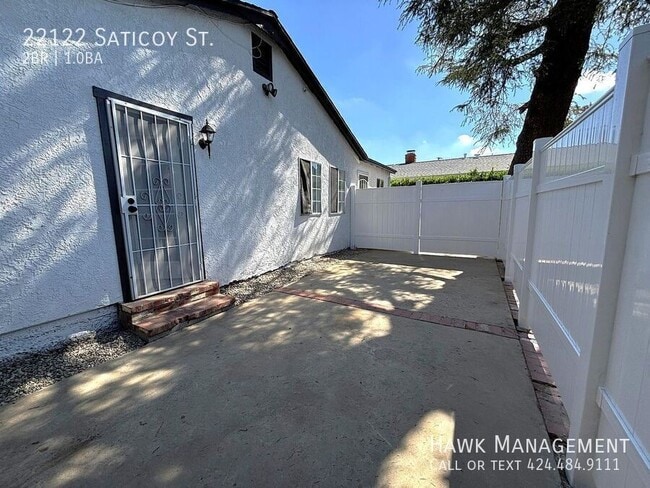 Building Photo - 22122 Saticoy St
