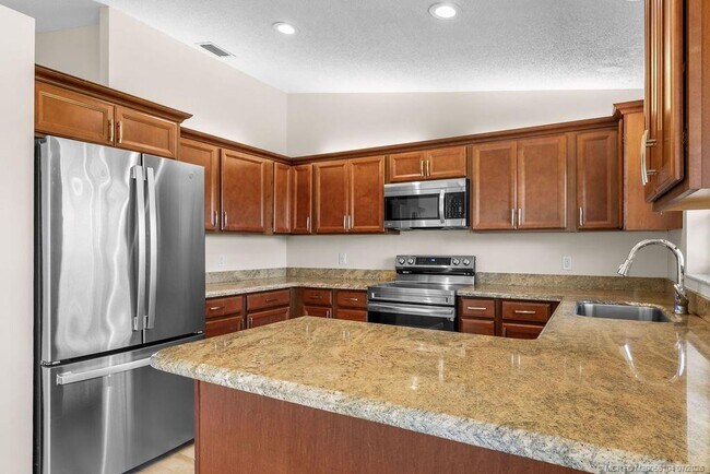Building Photo - 2386 SW Creekside Dr