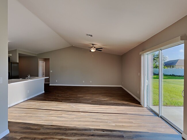 Building Photo - 515 SW 21St Ln