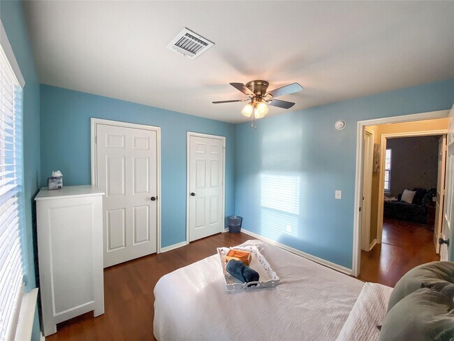 Building Photo - 254 E Sunset Dr