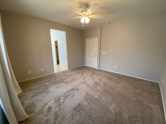 Building Photo - Exceptional 4BR/2BA Home in Magma Ranch! T...