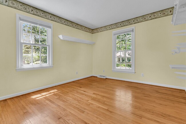 Building Photo - Move-In Ready Home in a Prime Summerville ...