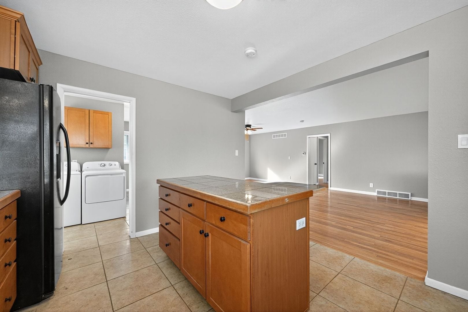 Building Photo - 240 Carr St