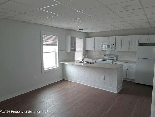 Building Photo - 104 Hill St