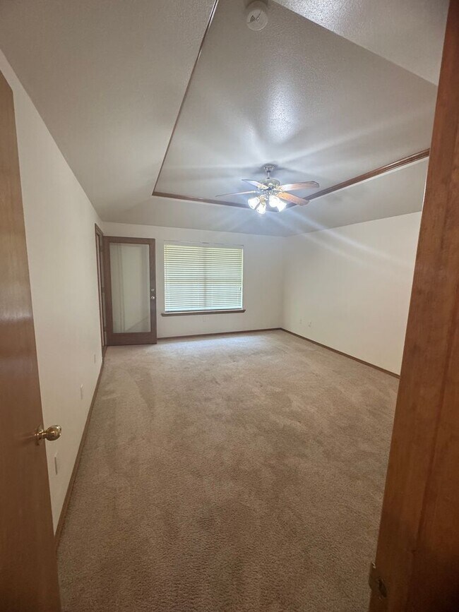 Building Photo - 3Bd 2Bth Home in the Sought-after Colonial...